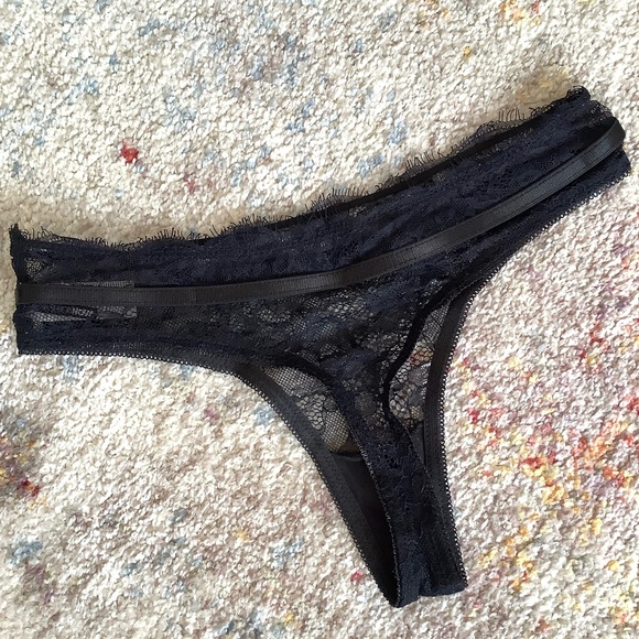 🌹 Two Piece Lace Lingerie Set 🌹 - Picture 9 of 11